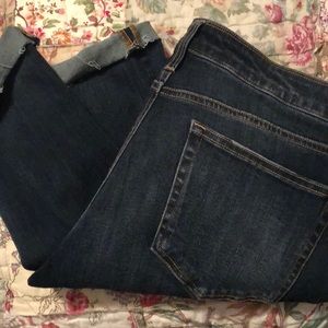 Distressed jeans by Daytrip